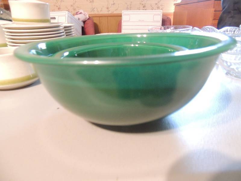 lot 1079 image: 2 green glass pyrex bowls