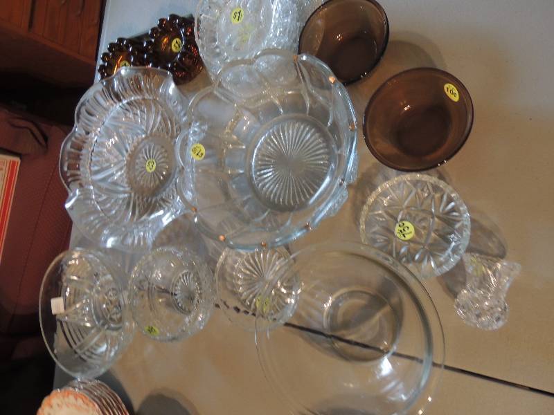lot 1081 image: Pressed Glass- candy dishes, saucers and bowls, 2 brown ashtrays