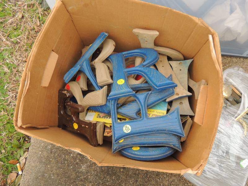 lot 362 image: Box of wooden letters