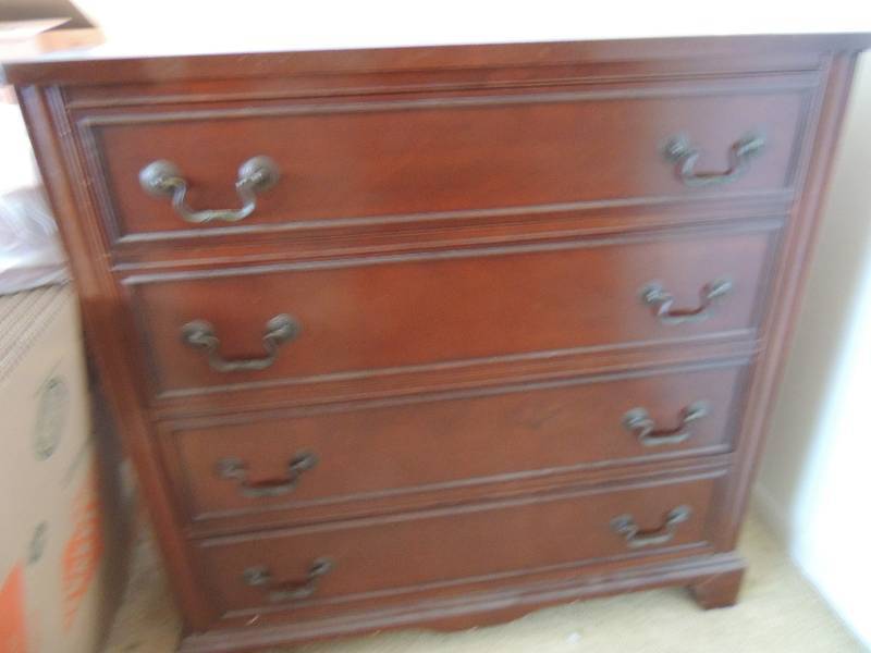 lot 402 image: Vintage 4 drawer chest 33 x 38 18 deep