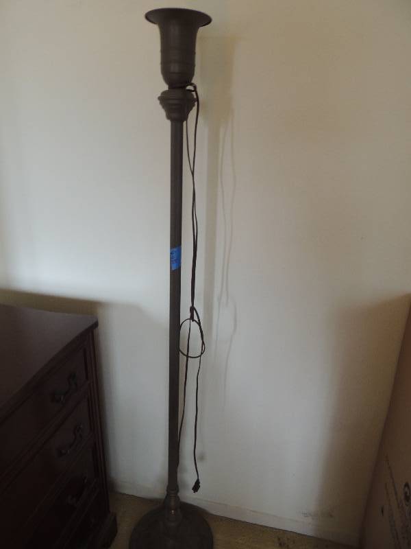 lot 405 image: Vintage floor lamp Irradiant glass shade