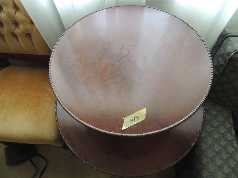 lot 413 image: Pie shaped 2 layer table robe edge 18  24 31  tall