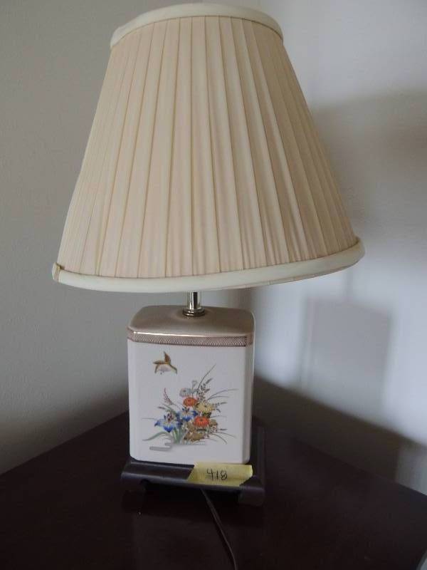 lot 418 image: Floral lamp with bird on wooden base signed