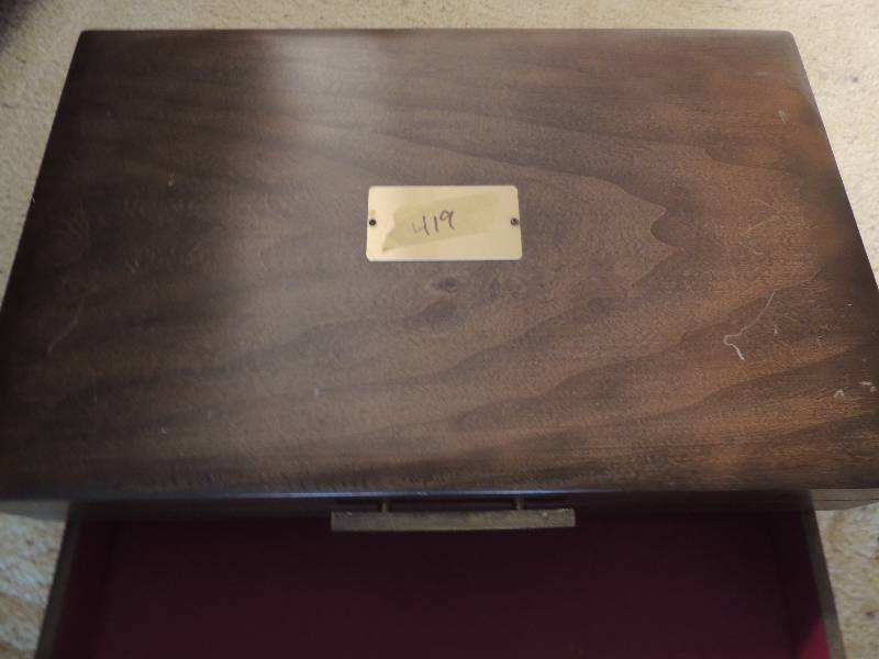 lot 419 image: Naken silver chest