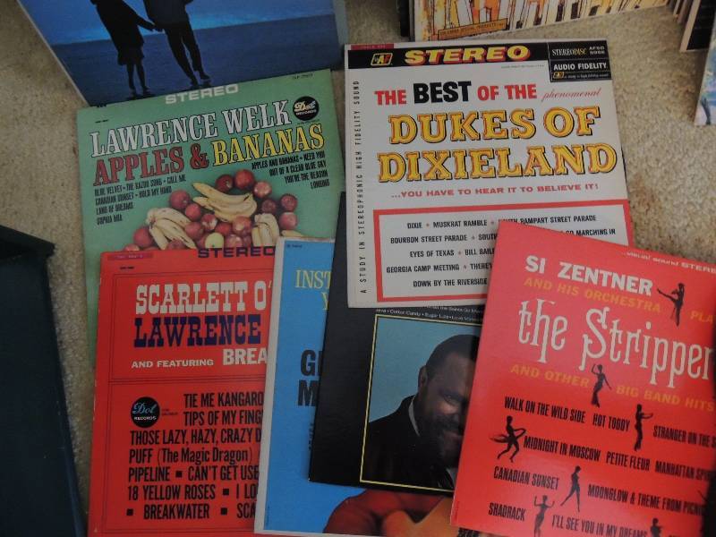 lot 421 image: Records- assorted  LAWRENCE WELK, STRANGERS IN THE NIGHT, MOON RIVER & MORE