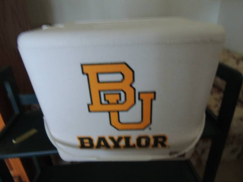 lot 429 image: Baylor foam ice chest