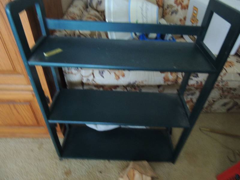 lot 428 image: Green shelf unit 3 shelves, 34 tall 27 wide, 10 deep