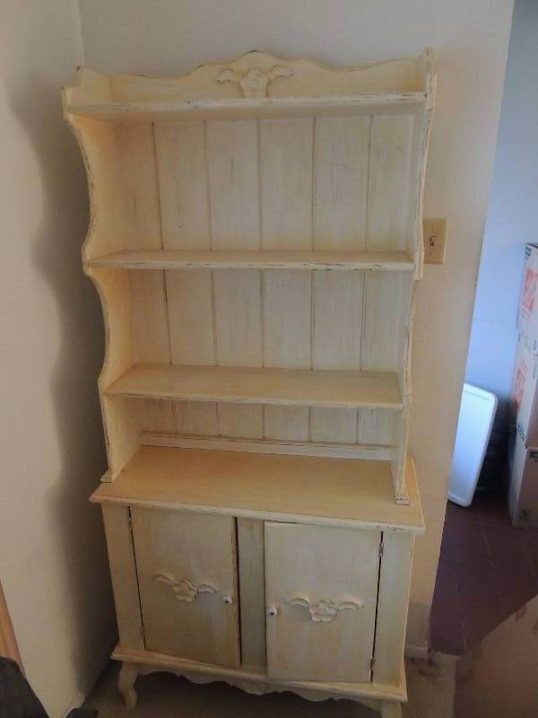 lot 416 image: Shabby sheik cabinet doors on bottom