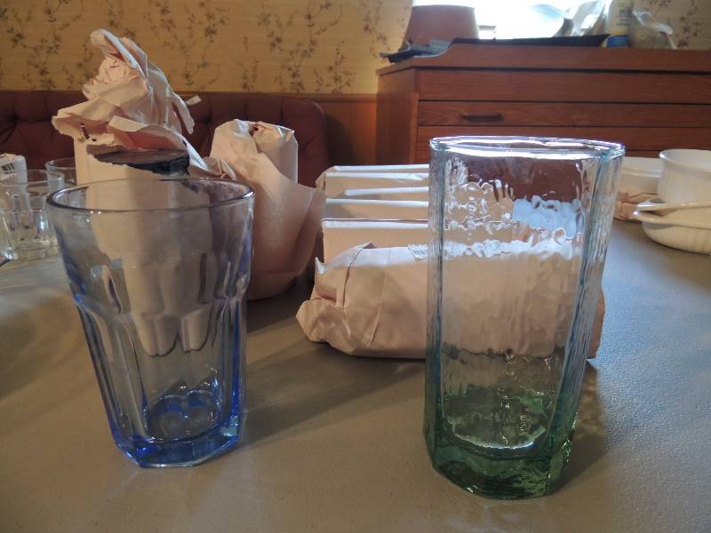 lot 844 image: Set of 7 green glasses Blue glasses x 4