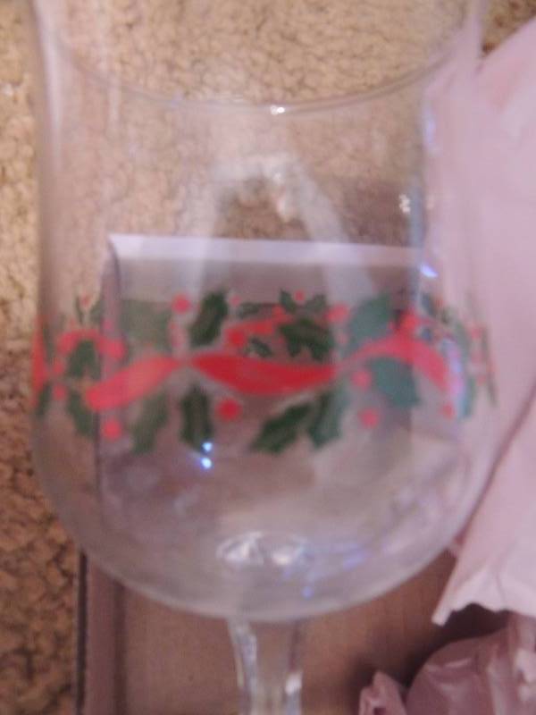 lot 847 image: 8 Christmas wine glasses