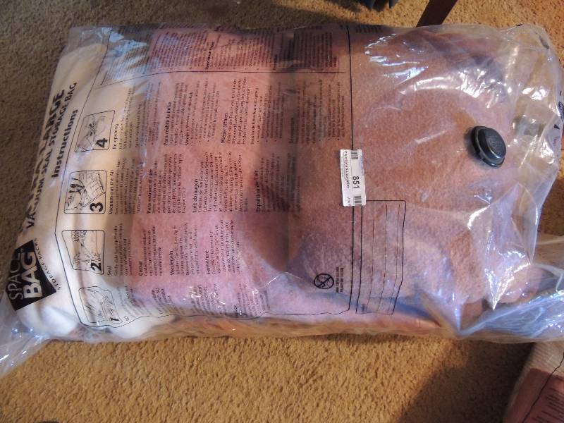 lot 851 image: large space bag of blankets x 4