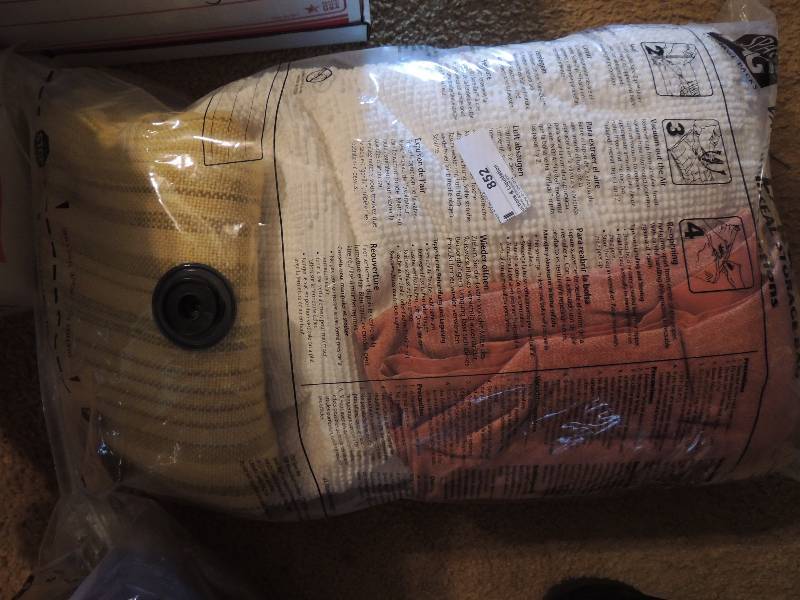 lot 852 image: large space bag of blankets x 3