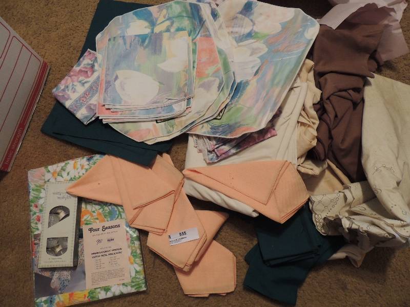 lot 855 image: Box of tablecloths, placemats, napkins, etc.