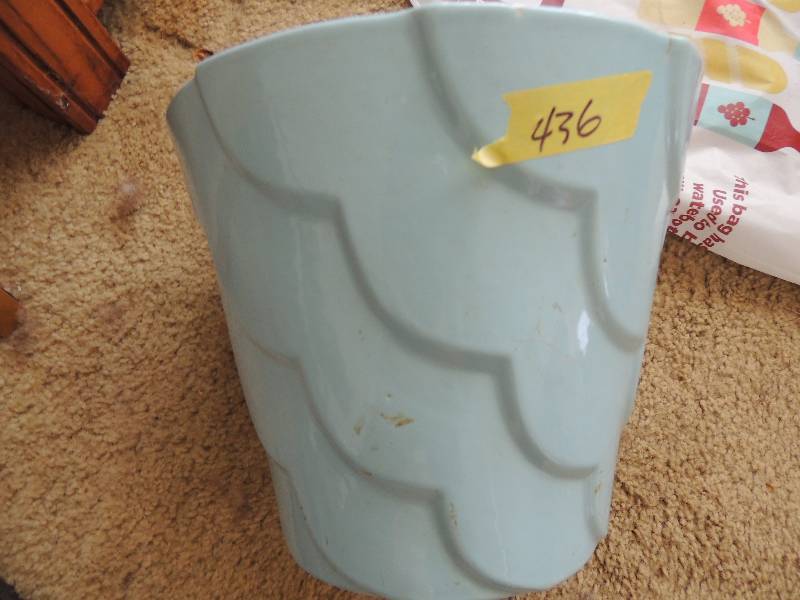 lot 436 image: Alamo pottery Blue pot planter 9 12 tall 11 wide