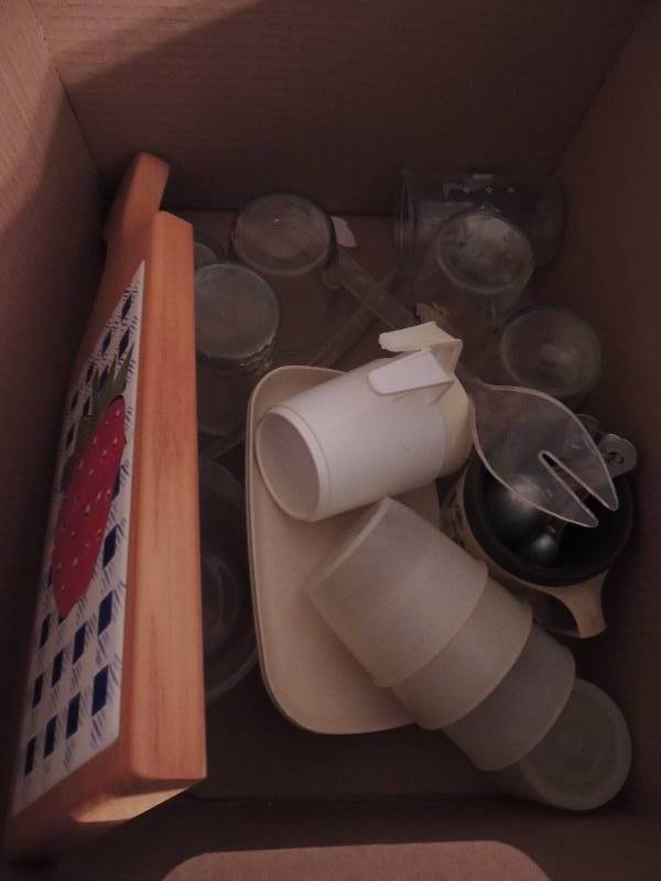 lot 872 image: Misc. kitchen items