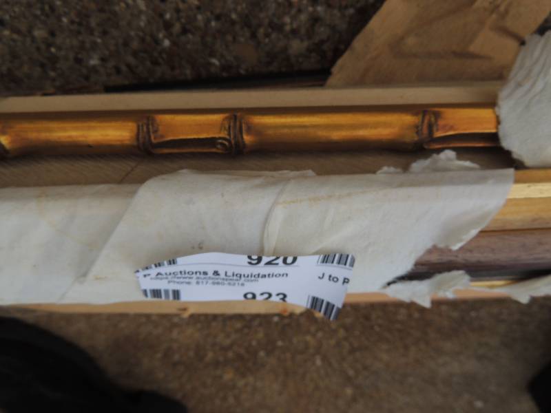 lot 920 image: Bundle of gold framing