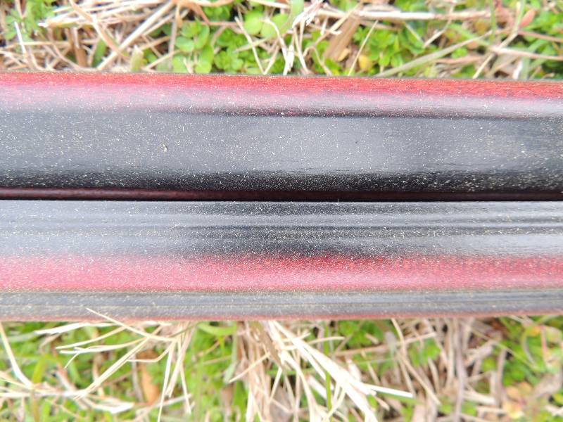 lot 927 image: Bundle of red and black trim