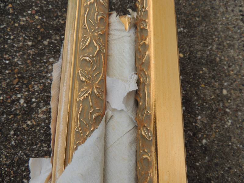 lot 929 image: Bundle of gold trim