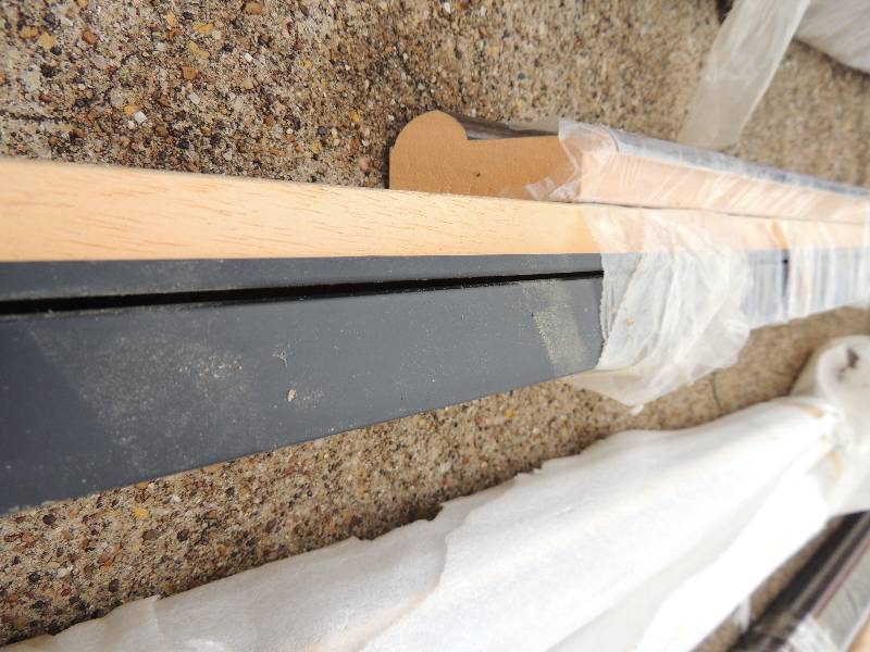 lot 933 image: Bundle black framing material