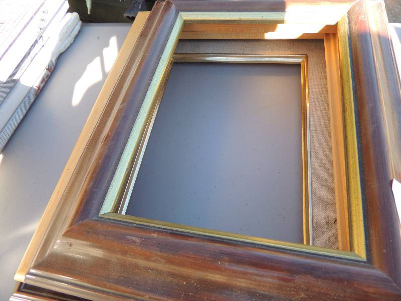 lot 501 image: 3 8x10 pic frames