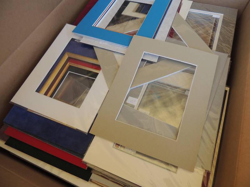 lot 538 image: Box of precut mats