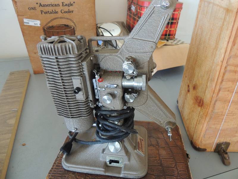 lot 549 image: Vintage Keystone Commander Projector