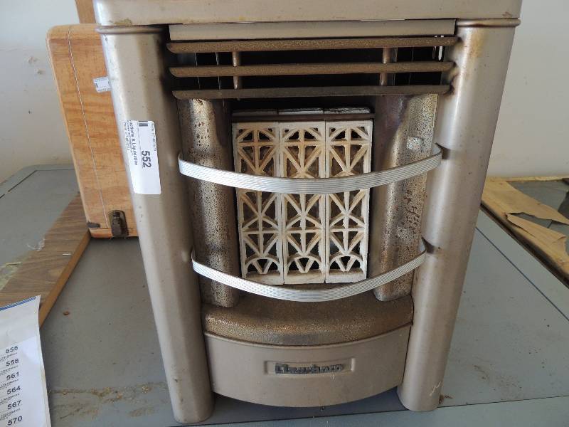 lot 552 image: Small Dearborn heater