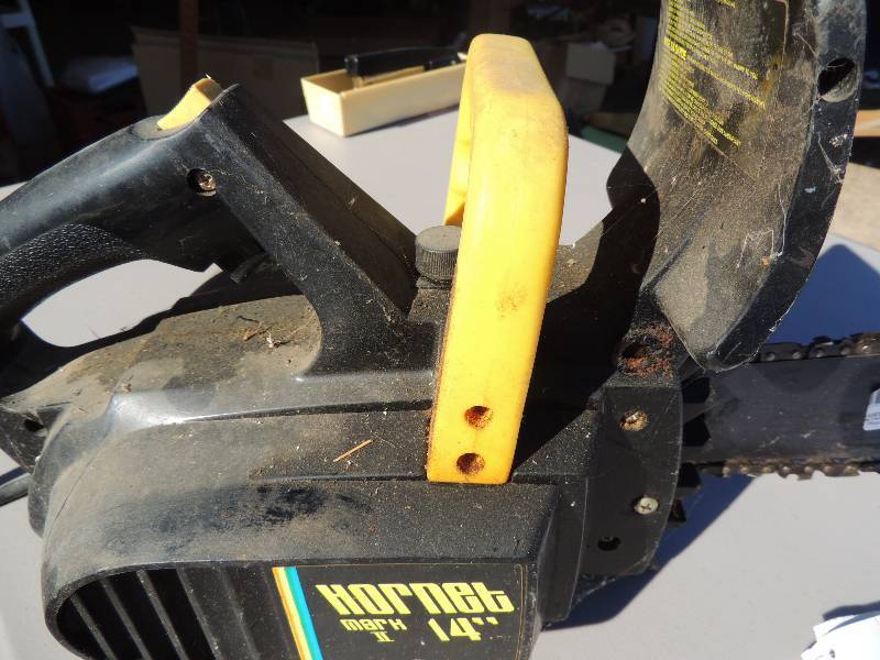 lot 555 image: Hornet 14 chain saw
