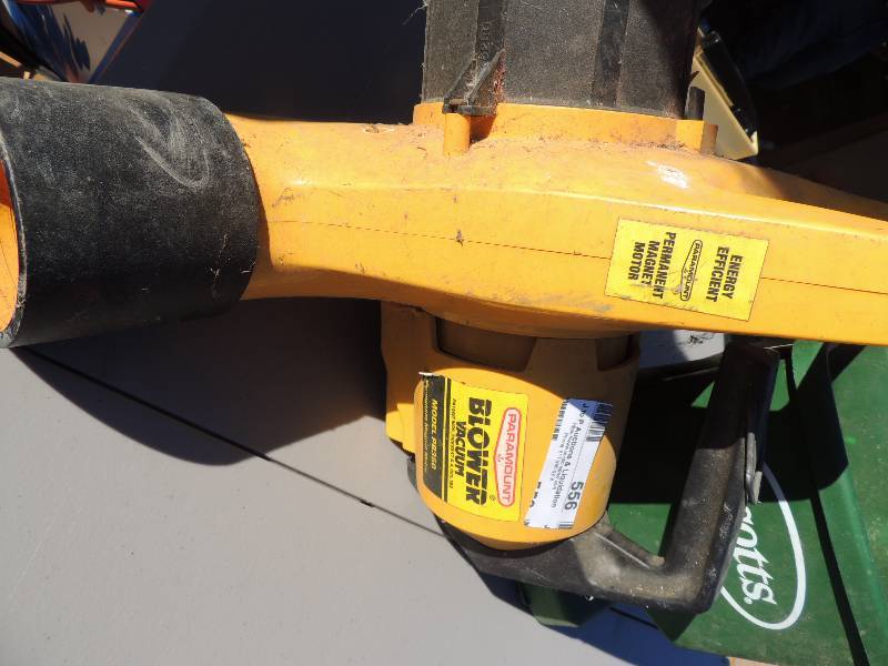 lot 556 image: Paramount blower and Scotts seed spreader