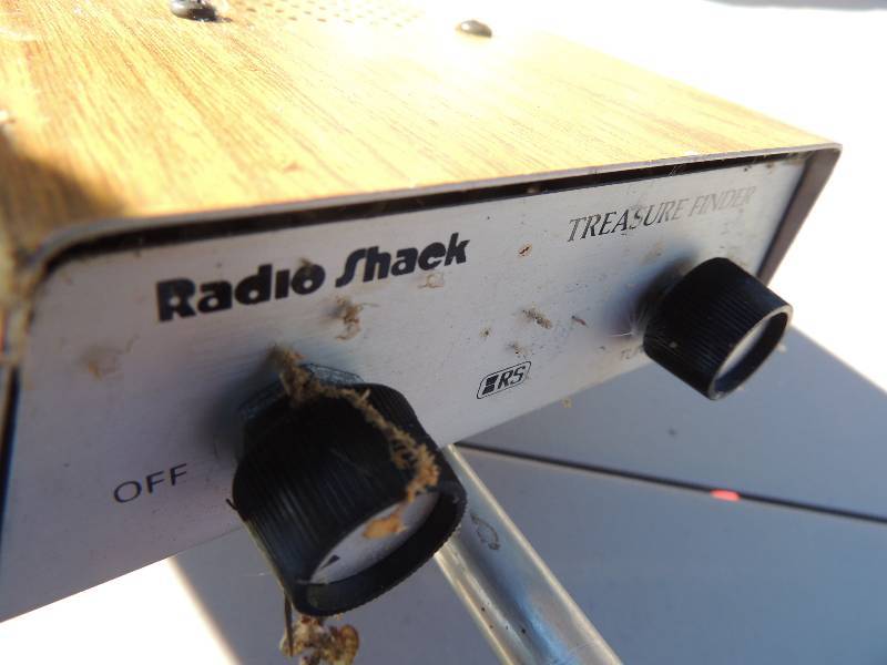 lot 561 image: Radio Shack treasure finder (Vintage metal detector)
