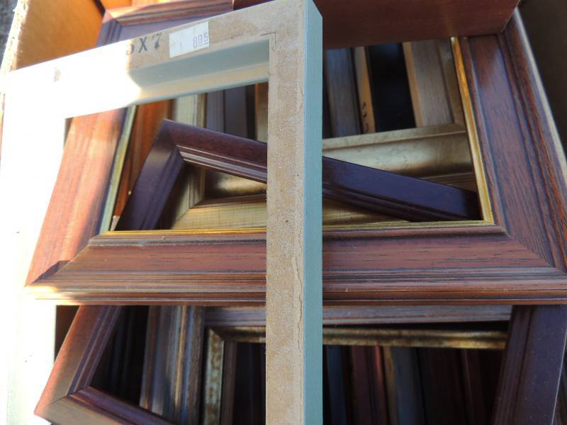 lot 966 image: Box of 5 x 7 frames