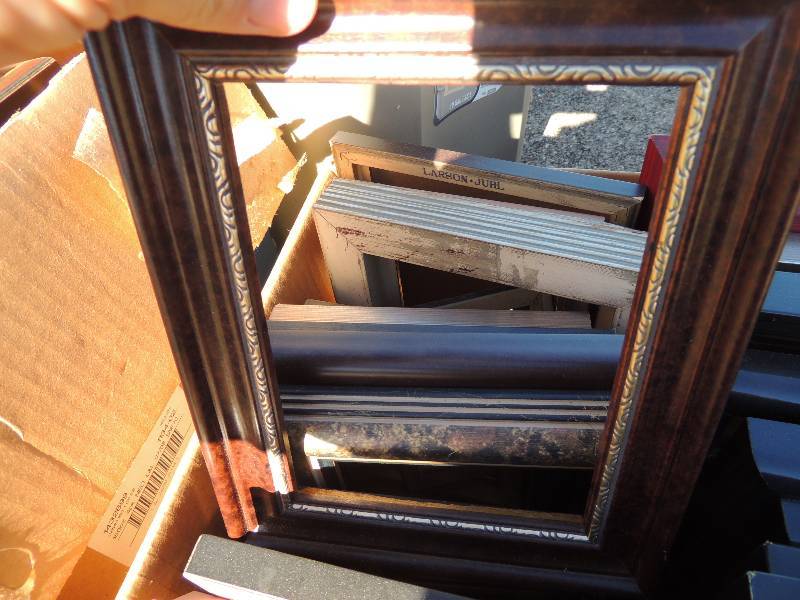 lot 967 image: Box of 5 x 7 frames