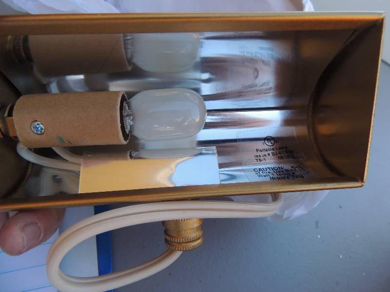 lot 978 image: 2 Cadillac picture lamps NIB