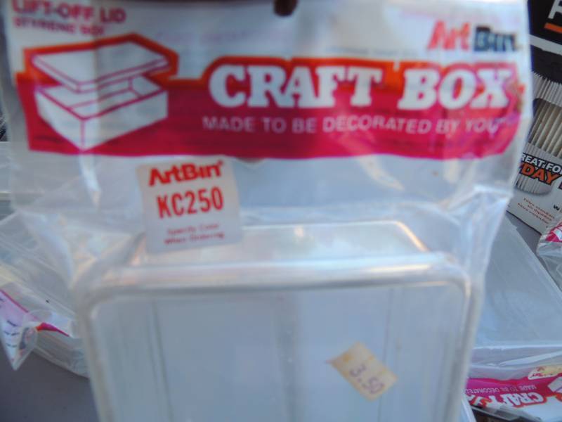 lot 1001 image: 9 plastic craft boxes new in pack