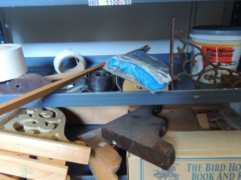 lot 1106 image: Shelf brackets, wooden brackets assorted