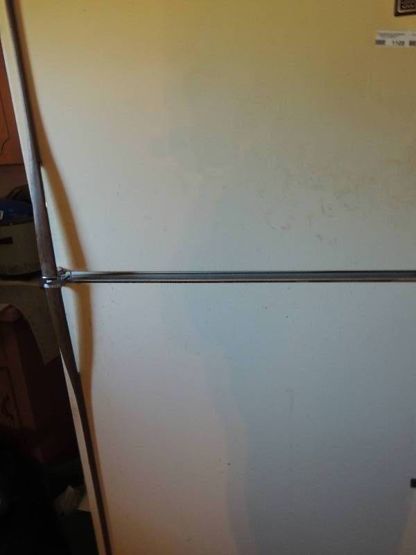 lot 1109 image: GE 23Z Refrigerator (needs cleaning)