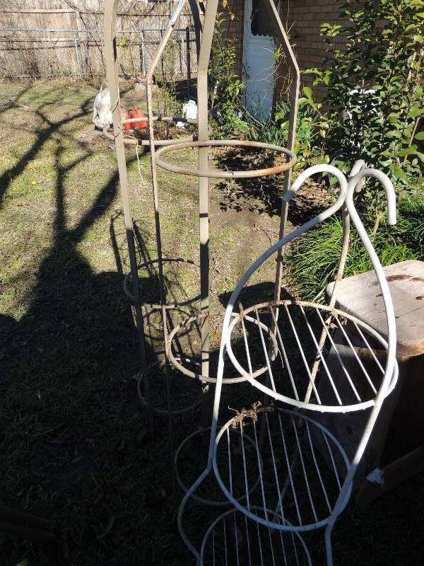 lot 384 image: 3 pot racks