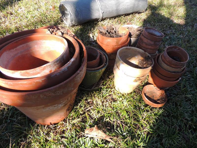 lot 387 image: Assorted clay pots