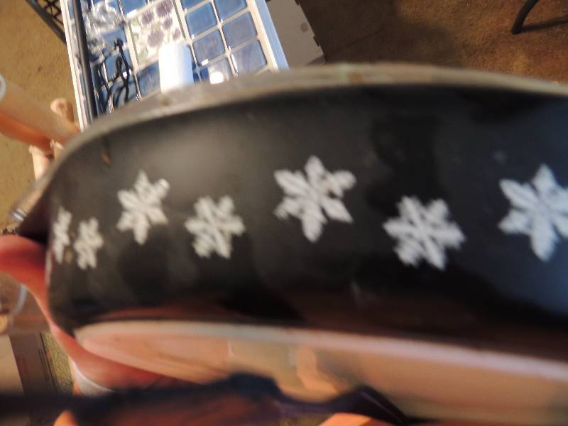 lot 1114 image: Pyrex black snowflake divided casserole dish with lid