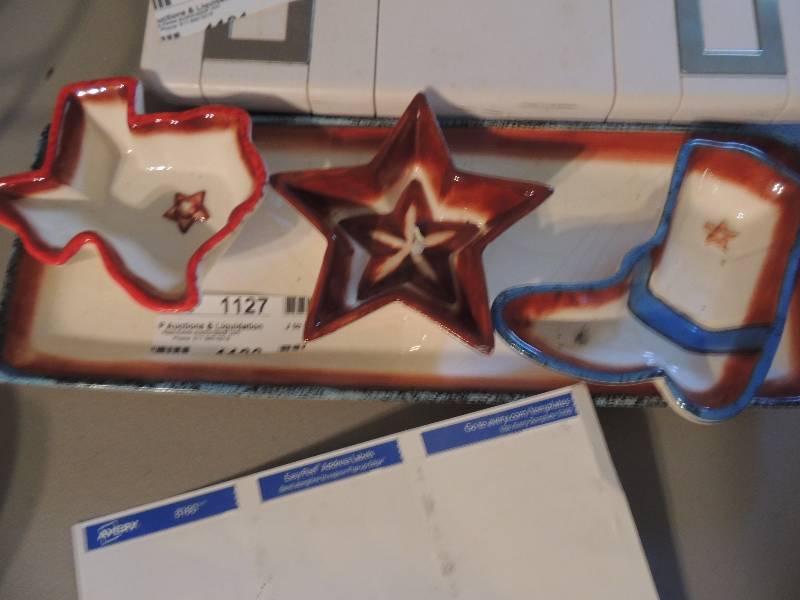lot 1127 image: Texas condiment serving tray