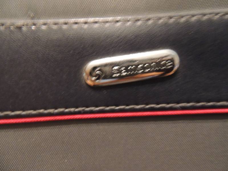 lot 1184 image: Samsonite suitcase set