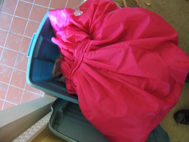 lot 1195 image: Victor Costa size 4 Prom dress