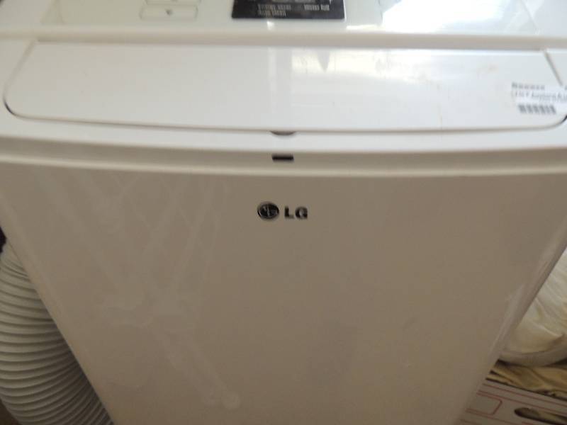 lot 1226 image: Portable air conditioner LG works well