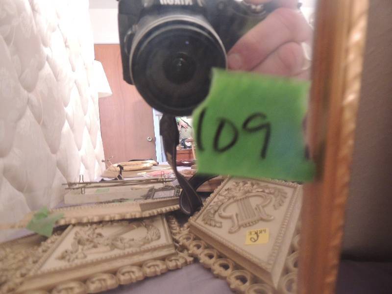 lot 109 image: Gold frame mirror