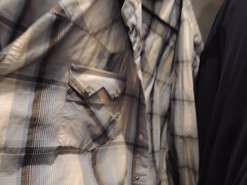 lot 137 image: MENS SHIRTS  XL & XXL