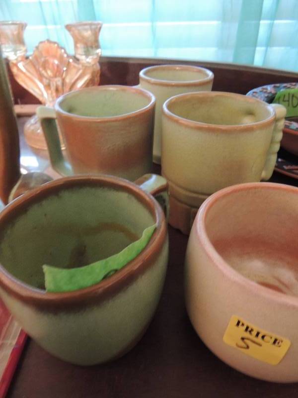 lot 139 image: Frankoma- 4 sage green mugs, 1 sand mug, snail vase