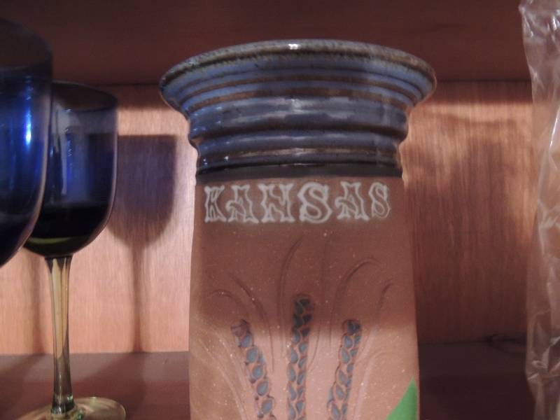 lot 157 image: Kansas vase by Steve Ashley