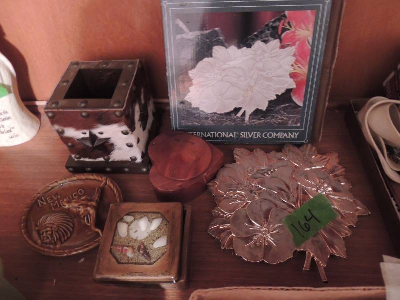 lot 164 image: International Silver-plate trivet Leaves, trinket boxes and trinket dish, and cowhide covered desk pen holder