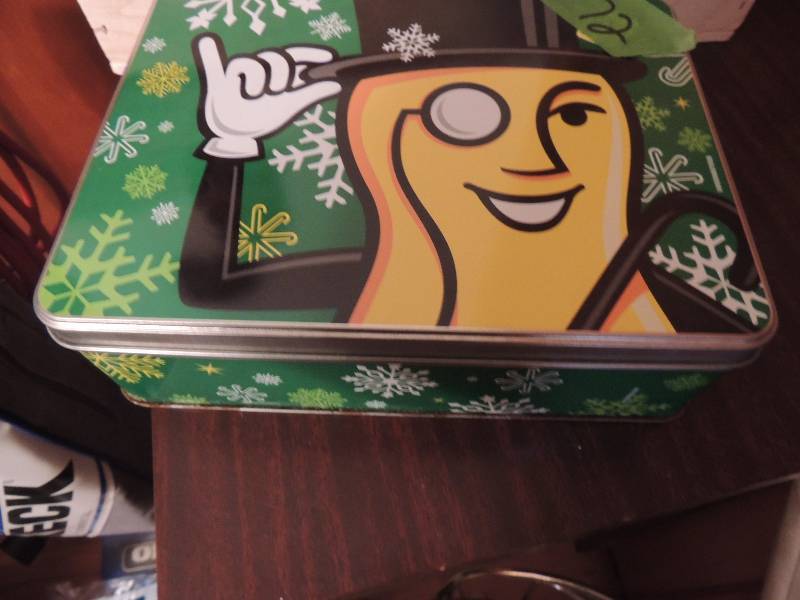 lot 172 image: Mr. Peanut can