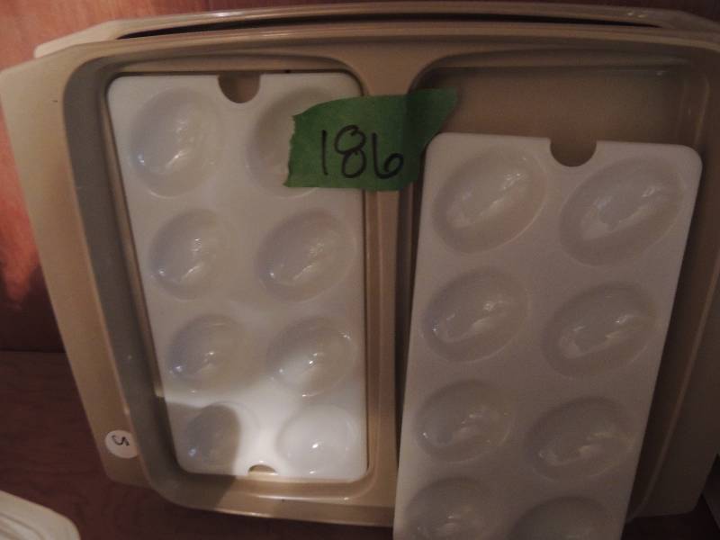 lot 186 image: 2  deviled egg plates